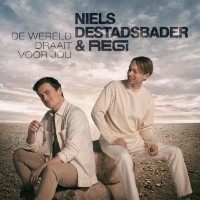 Niels Destadsbader feat. Regi - De Wereld Draait Voor Jou